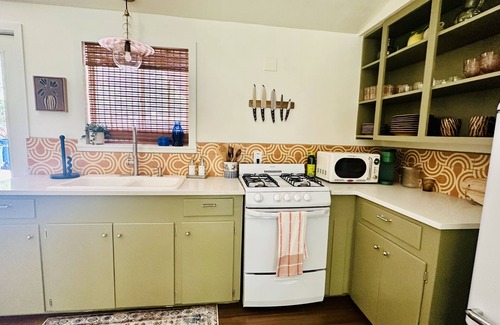 Clarksville Cottage | Palma Plaza Unit C