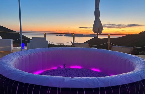 Ponza RV Rental | Palmaria Sky Bubbles Room - Sleep Under the Stars in a Dream Bubble Room