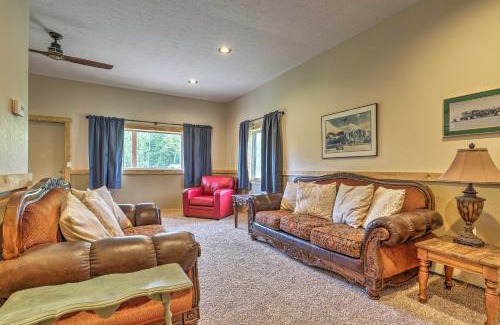 Butte House | Palmer Home with Deck, Yard and Mountain Views