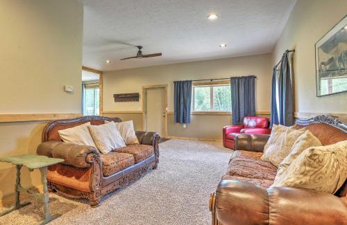 Butte House | Palmer Home with Deck, Yard and Mountain Views