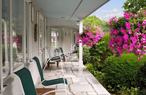 Manchester Center Resort | Palmer House Resort - Deluxe Two Double Beds 2