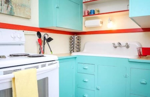 Baker City Apartment | Palmer House, Studio 2, Cozy Downtown Space, Sleeps 4!