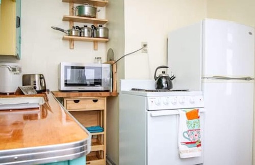 Baker City Apartment | Palmer House, Studio 3, Cozy Studio for 2 Downtown! Local Golfing 50% Off!