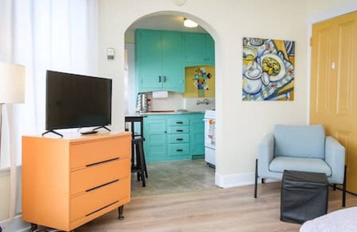 Baker City Apartment | Palmer House, Studio 3, Cozy Studio for 2 Downtown! Local Golfing 50% Off!