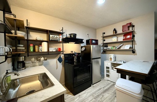 Baker City Apartment | Palmer's Ski Shack, Cozy Studio for 2, Local Golfing 50% Off!