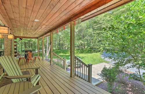 Kresgeville House | Palmerton Cabin with Game Room about 5 Mi to Blue Mtn