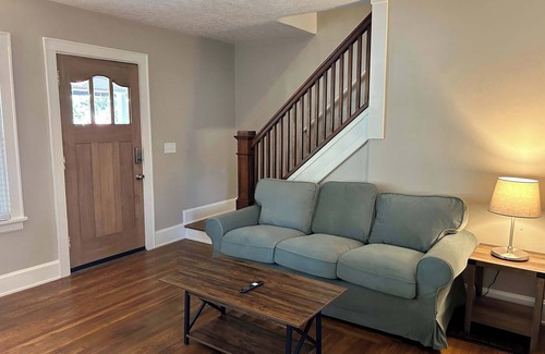 Roselawn Finance House | Palmetto 2 Bed Family House in Cincy near Oakley