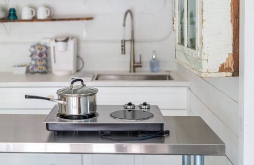 Fairhope House | Palmetto Carriage House - open and airy studio apartment close to everything!