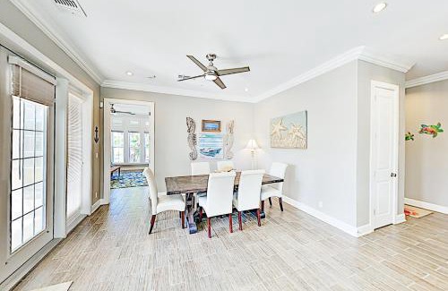 Port Aransas Apartment | Palmilla Beach Resort Sea Gate Condominiums #206