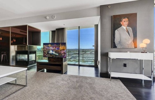 Las Vegas Apartment | Palms place residence deluxe condo with Pool & Gym