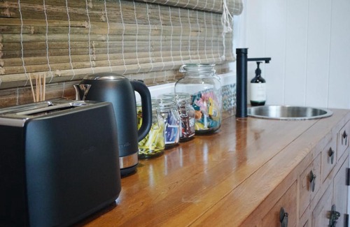 Rainbow Flat Bed & Breakfast | Palmyra B&B
