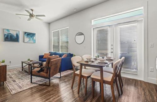 West Oak Hill Apartment | Pampering New Unit Studio 1Ba Pool, Golf Sim