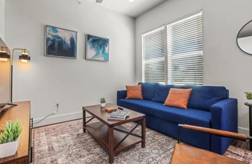 West Oak Hill Apartment | Pampering New Unit Studio 1Ba Pool, Golf Sim