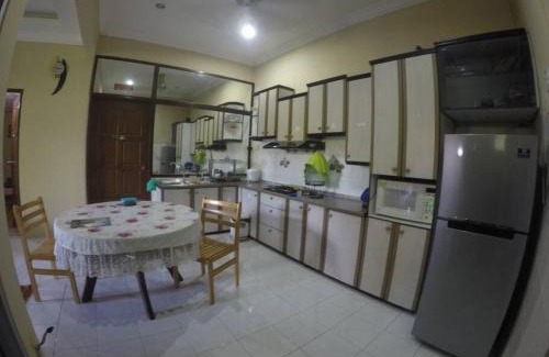 Kampung Seberang Pumpong House | Pan Sutera Homestay Comfortable Bali Experience