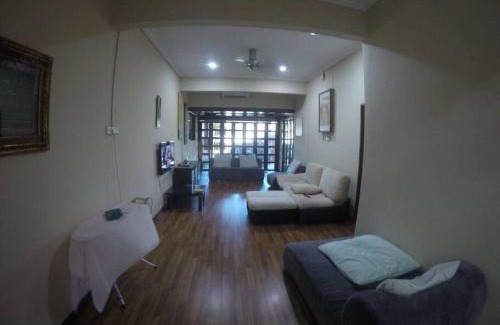 Kampung Seberang Pumpong House | Pan Sutera Homestay Comfortable Bali Experience