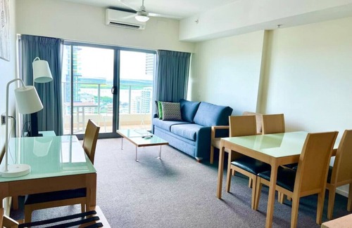 Darwin City Centre Apartment | Pandanas Apt 8 (18th fl, Sunrise & Harbour Views)
