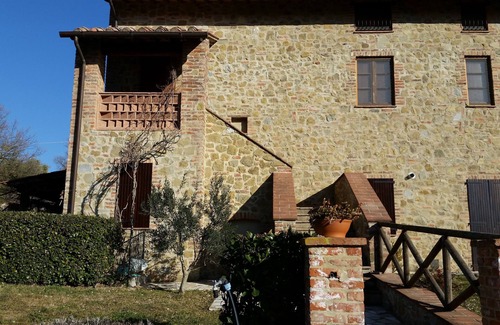 Panicale Condo | Panicale - Apartment in old farmhouse, quiet countryside, pool, lake views.
