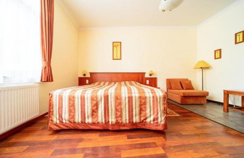 Mohacs Hotel | Pannon Hotel Bejelentkezés 20 óráig, Check-in until 20 o'clock, Einchecken bis 20 Uhr