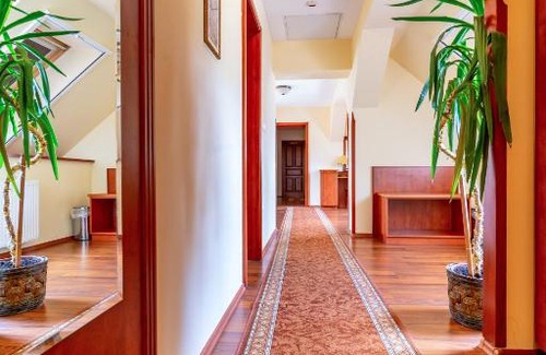 Mohacs Hotel | Pannon Hotel Bejelentkezés 20 óráig, Check-in until 20 o'clock, Einchecken bis 20 Uhr