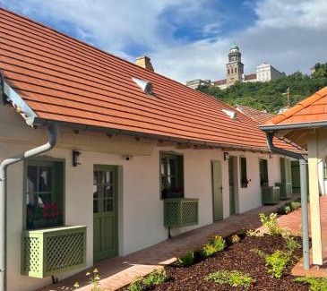 Pannonhalma Apartment | Pannonhalma Várlak Vendégház Demeter Lak