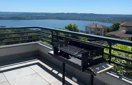 Massino Visconti House | PANORAMA - Apartment with lake view terrace and private garden