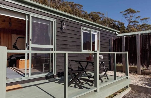 Bicheno Cabin | Panorama Cabin - a cosy shack and an epic view (A)