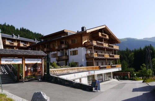 Schonbach Ski Chalet | Panorama Chalet with Mountain View, Wi-Fi & Terrace