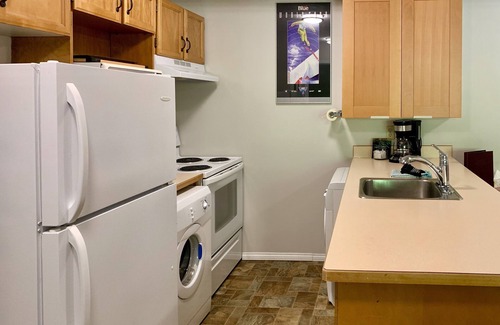 East Kootenay House | Panorama Horsethief Lodge studio condo sleeps 4: Unit 703