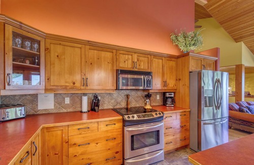 Forest Ridge Estates House | Panorama Luxury House sleeps 14 minutes from ski and golf