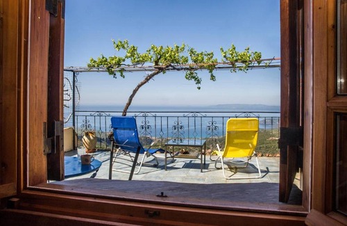 Tseria Apartment | Panorama of Deep Blue