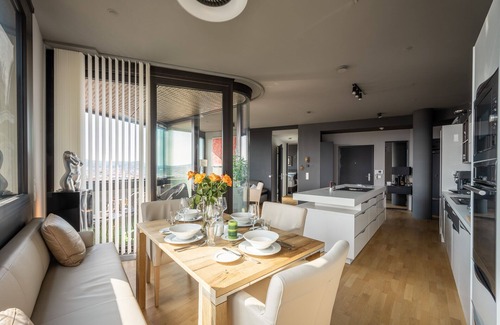 Neulerchenfeld House | Panorama suite with a view over the imperial city of Vienna