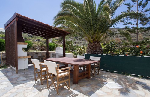 Posidonia Villa | Panoramic Aegean Sea & Mountain Views! Light & Airy Villa in Historical Town