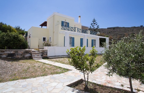 Posidonia Villa | Panoramic Aegean Sea & Mountain Views! Light & Airy Villa in Historical Town