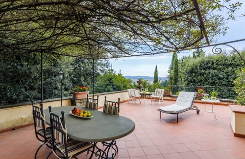 Fiesole Villa | Panoramic and independent villa surrounded by greenery one step from Florence