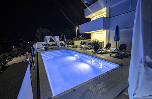 Komarna Apartment | Panoramic apartment with sea view and pool