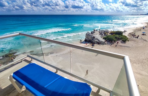 Punta Cancun Apartment | Panoramic Beachfront Suite w/Breathtaking Ocean View & Top Location