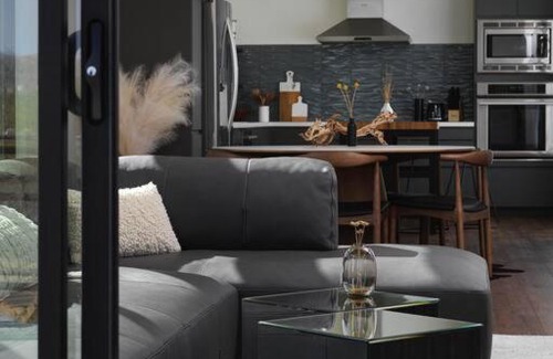 Panorama Heights House | Panoramic Heaven - Luxury Designer Property w Spa