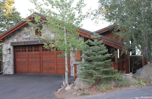 Lake Forest House | Panoramic Lake Views-Hot Tub-Pool Table