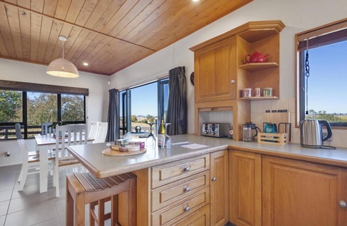 Te Awamutu House | Panoramic mountain and rural views - central to key destinationsn