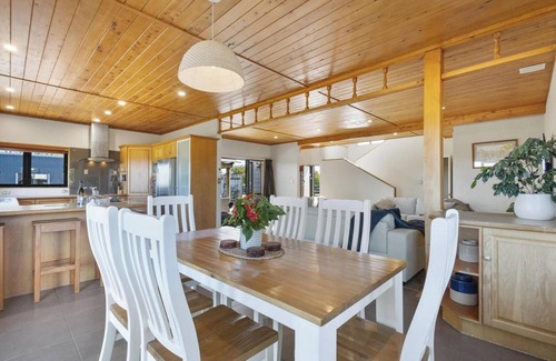Te Awamutu House | Panoramic mountain and rural views - central to key destinationsn