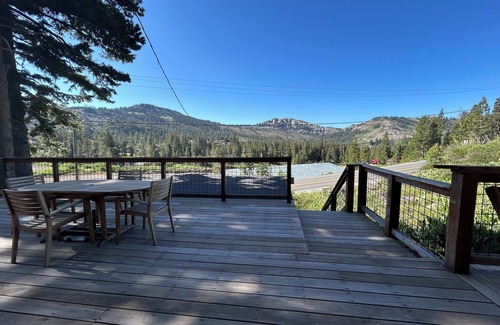 Norden Cabin | Panoramic Mountain Retreat, stunning views of Sugar Bowl mountain & Donner Peak