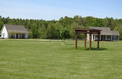 Young Harris House | Panoramic Mountain Views from your front porch!