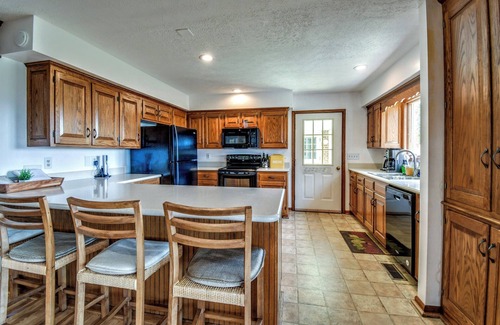 Raphine House | Panoramic mountain views and creekside walks in the beautiful Shenanodah Valley
