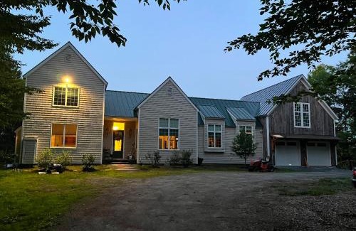 Townshend House | Panoramic Mountain Views with Hot Tub