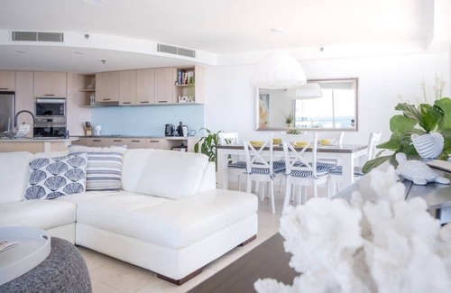 Maroochydore Apartment | Panoramic Ocean Views At Maroochydore