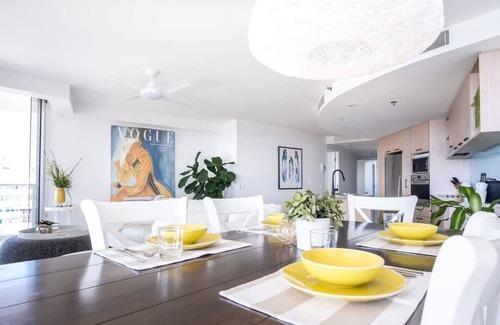 Maroochydore Apartment | Panoramic Ocean Views At Maroochydore