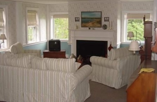 Tiverton House | Panoramic Ocean and River Views, Short Walk to the Shore.