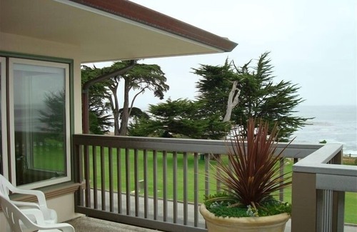 Pacific Grove Condo | Panoramic Ocean Views