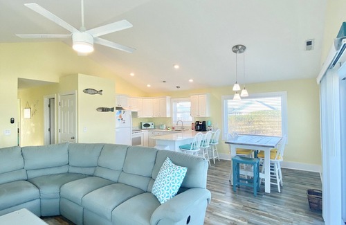 Sea Retreat House | Panoramic Ocean Views in this Updated Vintage Beach Box Right on the Beach!