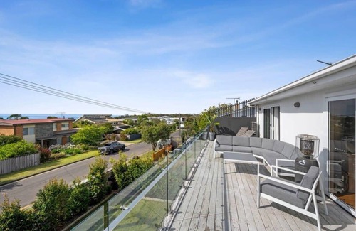 Torquay House | Panoramic Ocean Views in the Heart of Torquay